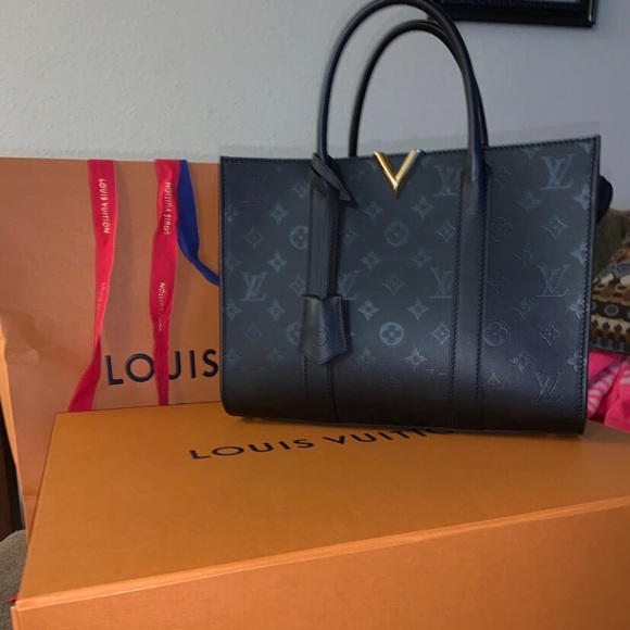 lv very tote